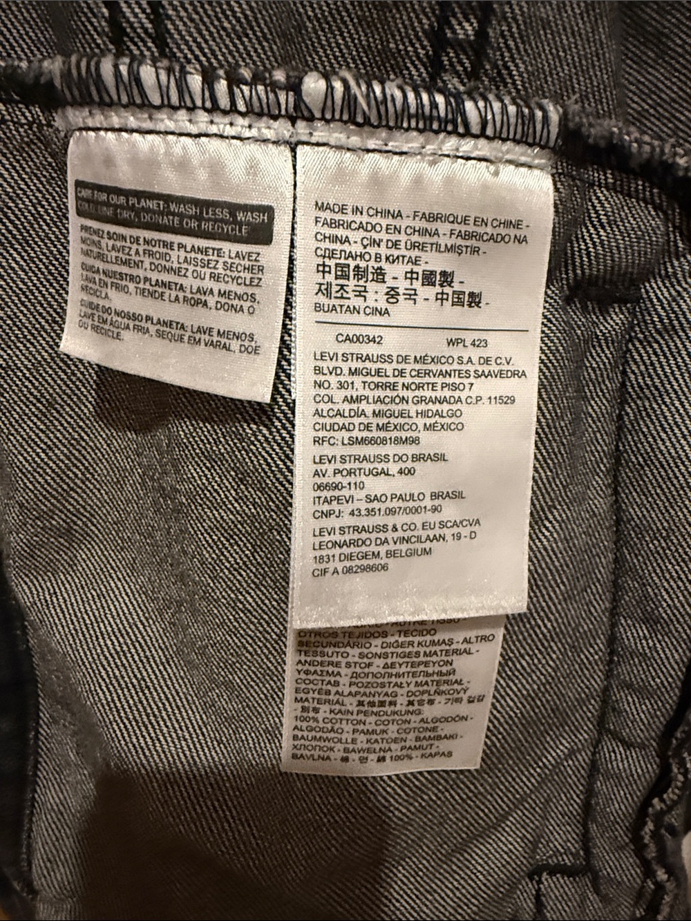Levi's Black Hooded Denim Jacket with Black Sleeves - Picture 4 of 6